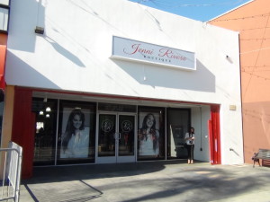 La fachada de la tienda que está ubicada en una zona popular de Panorama City. Foto: Trajecta