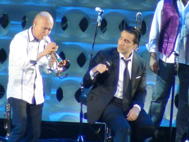 Alejandro Fernández mostró su versatilidad musical durante los dos conciertos que ofreció en el Nokia Theatre. Foto: KioskoNews
