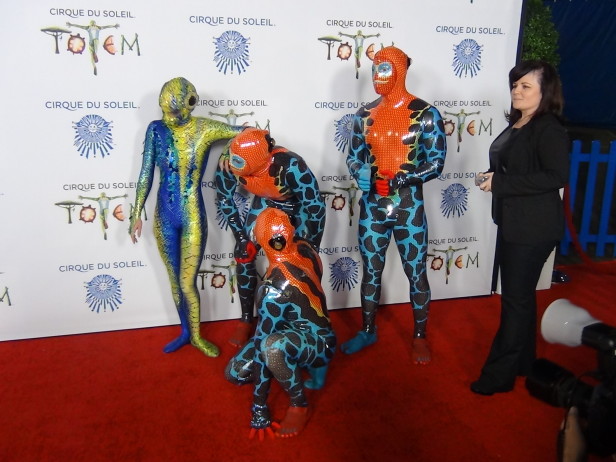 Las estrellas del show Totem salieron a recibir a los famosos. Foto: KioskoNews