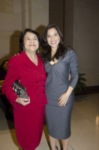 La activista Dolores Huerta asistió al evento para compartir con los actores.