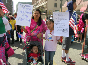 Familias enteras manifestaron el temor que existe de que uno de sus seres queridos sea deportado. Foto: Miriam Reyes