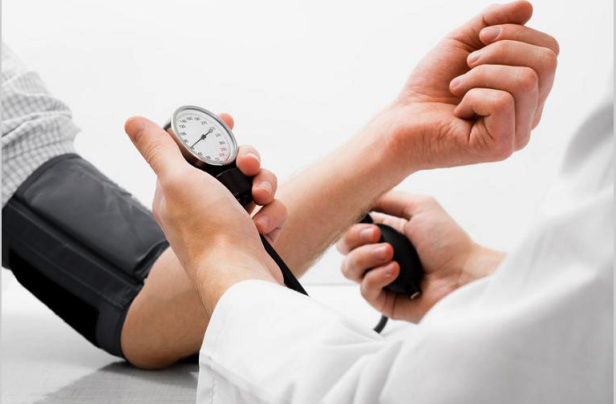 La cuarta parte de los hispanos en Estados Unidos padecen presión arterial alta. 