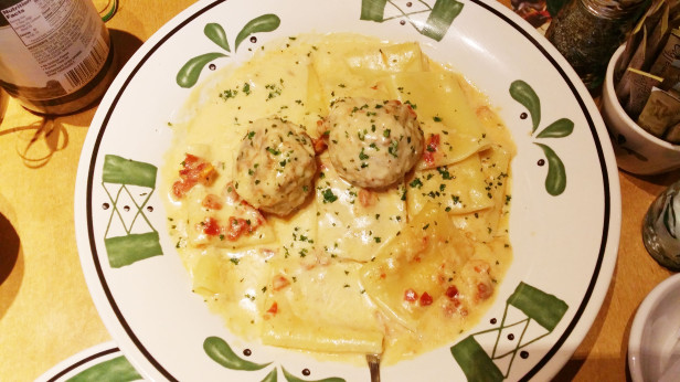 Delicias como el Pacheri Creamy Garlic Asiago encontrarás en tu Olive Garden favorito como parte del nuevo menú.