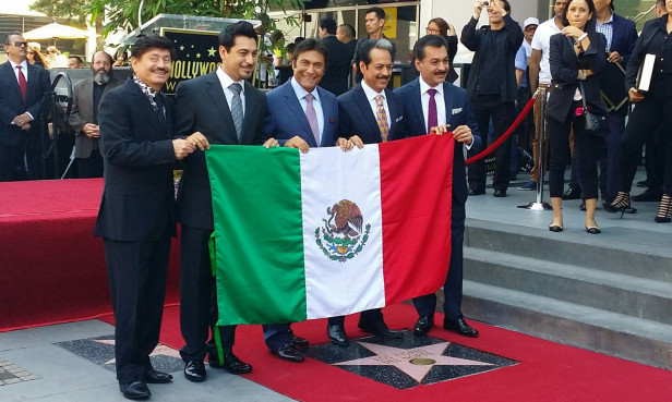 Los Tigres del Norte se convirtieron en la primera agrupación del género regional mexicano en ingresar al firmamento de Hollywood. Foto: KioskoNews