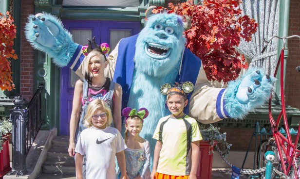Gwen Stefani y su familia se divirtieron en el parque de diversiones de Anaheim, California. Foto: Paul Hiffmeyer/Disneyland Resort
