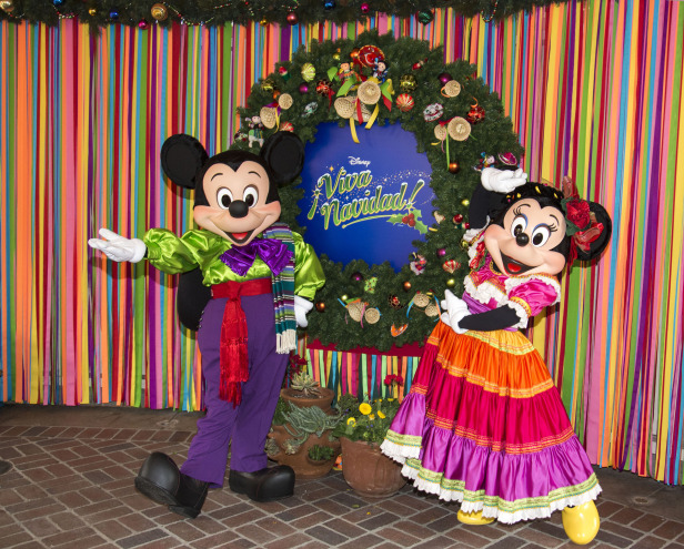 Las estrellas de Disney, Mickey y Mimie también celebran La Navidad al estilo de la cultura latina, ¡Viva Navidad!”. Fotos: Paul Hiffmeyer/Disneyland