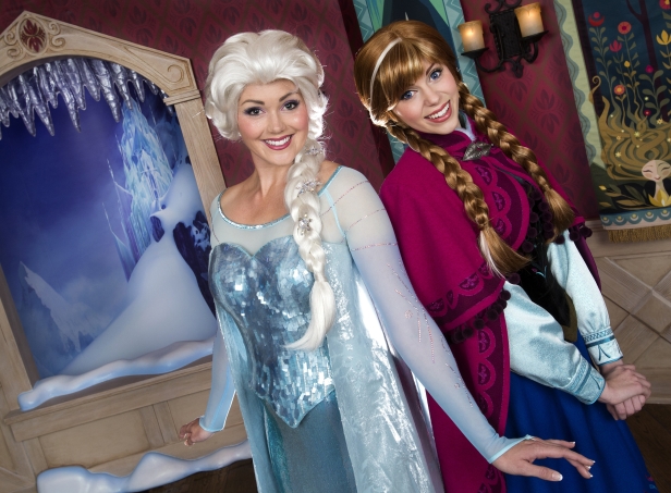 El show, que se inaugurará el 7 de enero, tendrá un preestreno preestrena el 20 de diciembre con las nuevas aventuras de los populares personajes de ‘Frozen’, incluyendo una nueva casa para Anna y Elsa, canciones a coro y ‘Olaf’s Snow Fest’. 