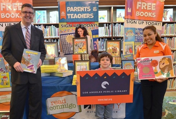 Los Angeles student Lucas Verdin (center) joins John F. Szabo, City Librarian, Los Angeles Public Library, and Fabi Harb, Multicultural Marketing Manager, Infinity Insurance in celebrating Read Conmigo's 10,000 book donation to the libraries. (PRNewsFoto/Read Conmigo)