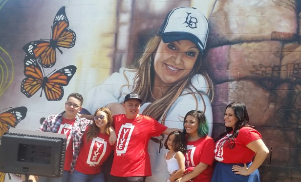 Los Hijos de Jenni Rivera celebraron el cumpleanos 46 de la desaparecida cantante con paque, mural y el concierto "Jenni Vive 2015".