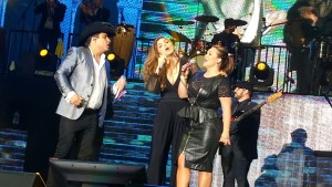 Julión Alvarez invitó a cantar a Ana Bárbara y a Chiquis Rivera.