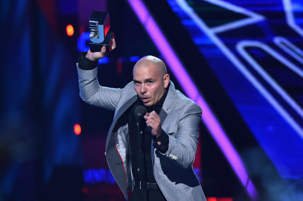 Pitbull no tuvo empacho en manifestar lo que piensa. Fotos: Univision