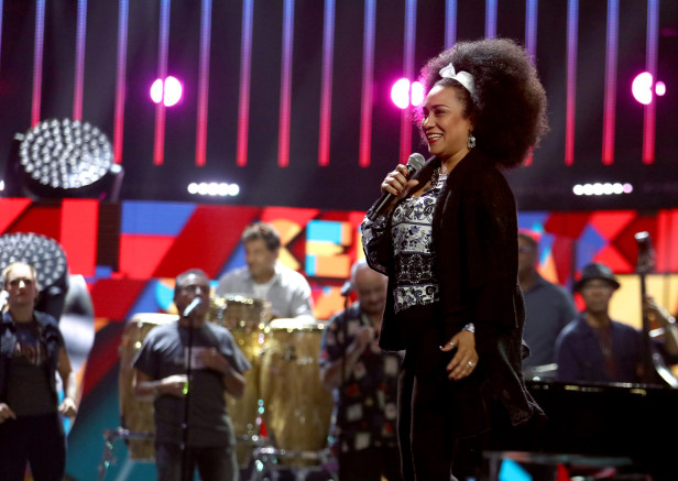 LATIN AMERICAN MUSIC AWARDS 2015 -- Rehearsal -- Pictured: Aymee Nuviola rehearses for the 2015 Latin American Music Awards at The Dolby Theater in Hollywood, CA on October 6, 2015 -- (Photo by: Mark Davis/Telemundo) ..LATIN AMERICAN MUSIC AWARDS 2015 -- Ensayo -- Imagen: Aymee Nuviola ensayando para los Latin American Music Awards 2015 de el Dolby Theater en Hollywood, CA el 6 de Octubre, 2015 -- (Foto por: Mark Davis/Telemundo)