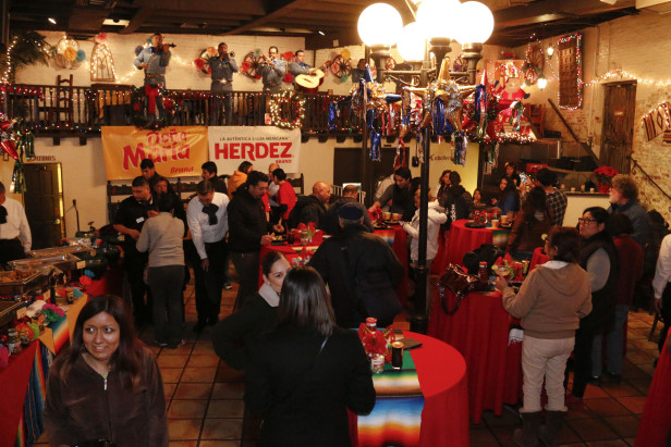 Decenas de personas acudieron a la Posada gratuita que Que celebraron las marcas Doña María y Herdez.