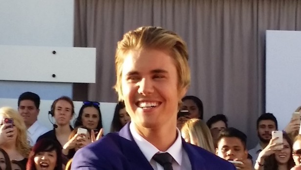 El canadiense Justin Bieber hizo una fusion de las canciones ‘Company’ y ‘Sorry’ .