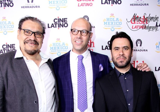 El actor Joaquin Cosio; el director del Festival Hola México Douek y el director de la película ‘La Delgada Linea Amarilla’, inauguraron en Los Ángeles la octava edición de la muestra fílmica.