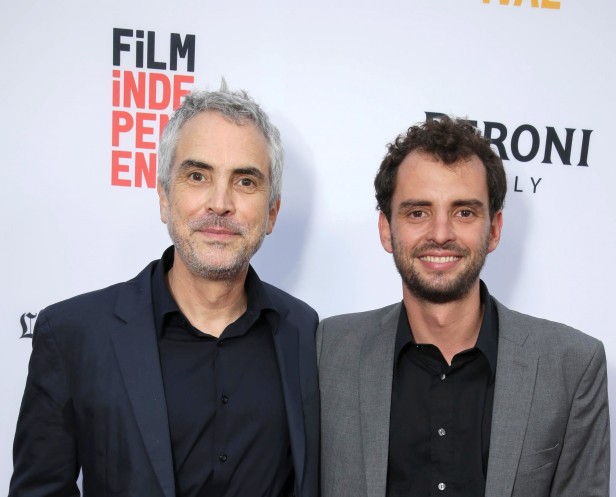 Los cineastas Alfonso Cuaron y su hijo  Jonás presentaron la cinta en el LA Film Festival.