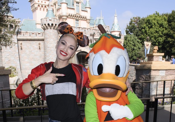 Gwen Stefani se divirtió a lo grande en el parque de diversiones. Foto:Richard Harbaugh/Disneyland Resort