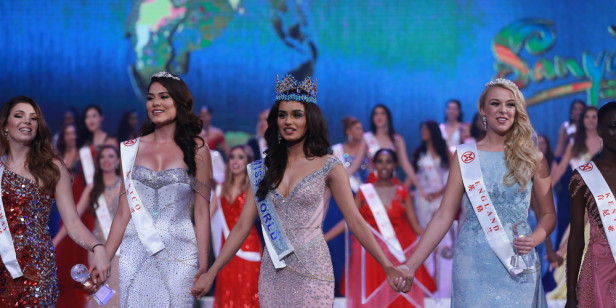 La mexicana Andrea Meza obtuvo segundo lougar de Miss Mund, mientras que la representante de India, Manushi Chhillar se quedó con la corona. La británica Stephanie Hill.