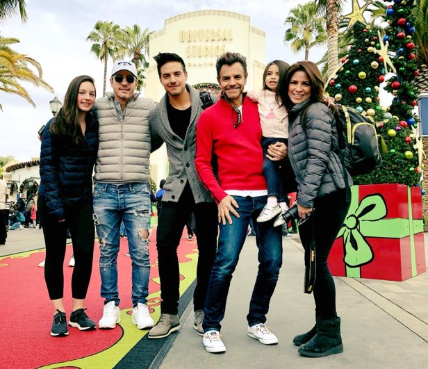 El actor mexicano Eugenio Derbez gozó a la familia en Universal Studios Hollywood. Fotos: Mike Danenberg / USH 